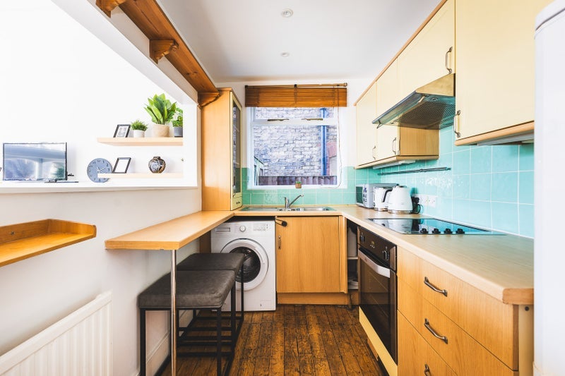 Flat Queens Avenue in Greater London