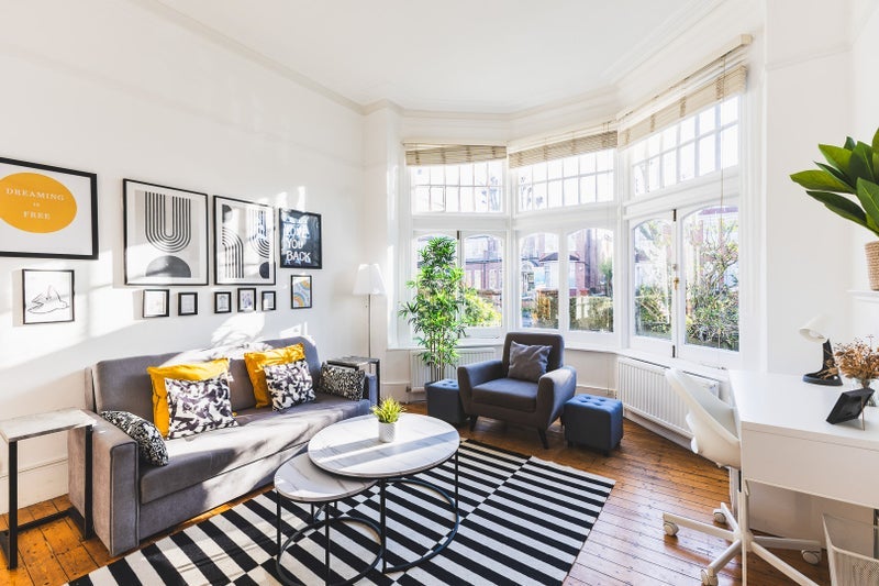 Flat Queens Avenue in Greater London