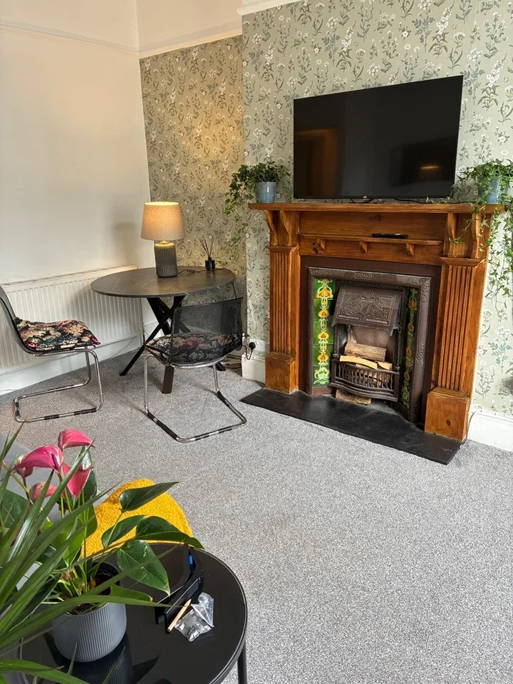 Flat Benbow Road in Greater London