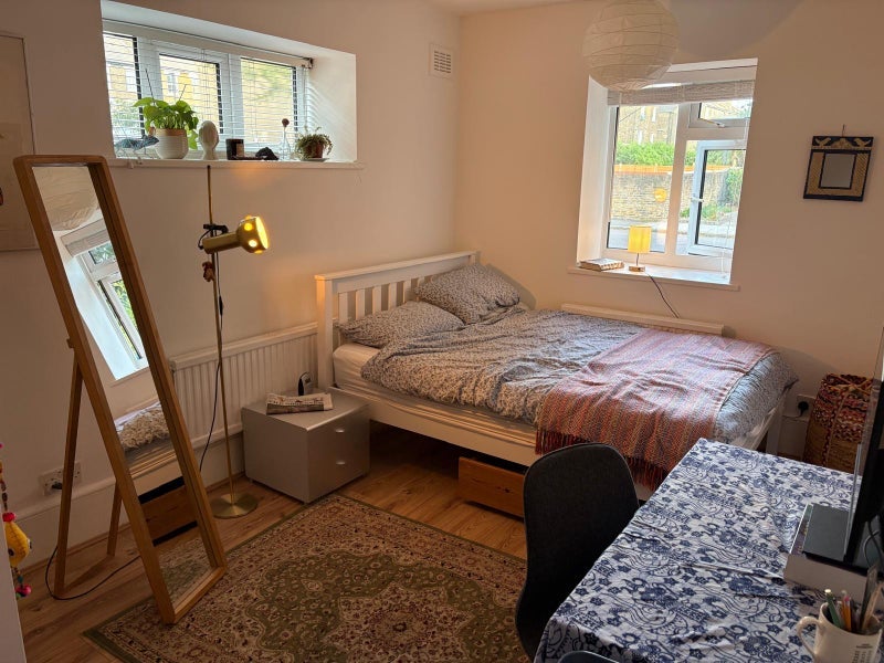 Room Lorne Road in Greater London