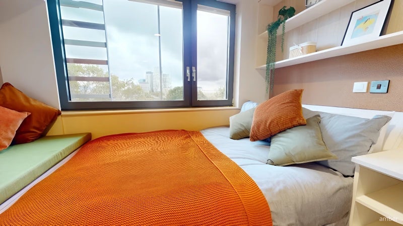 Flat Hatfields in Greater London
