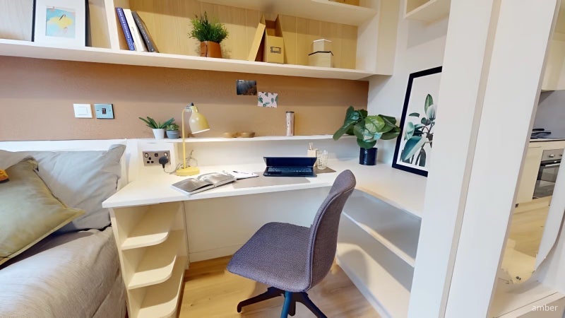 Flat Hatfields in Greater London