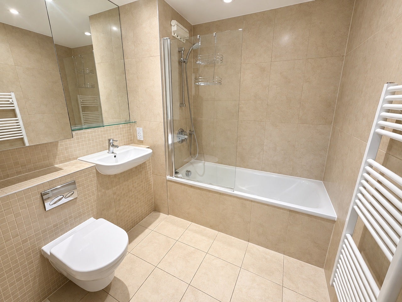 Flat Empire Way in Greater London