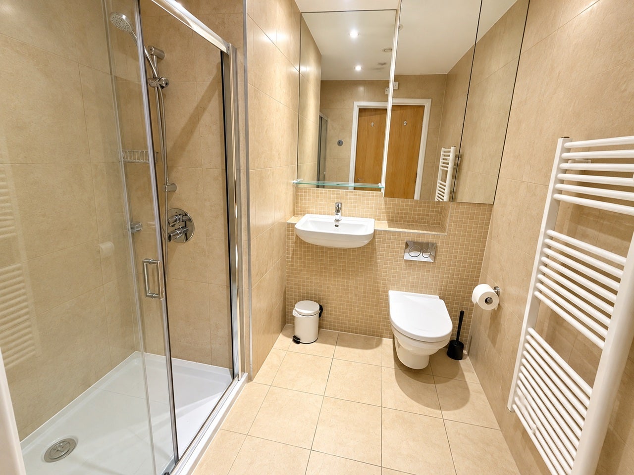Flat Empire Way in Greater London