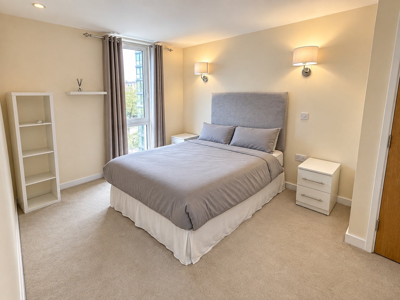 Flat Empire Way in Greater London