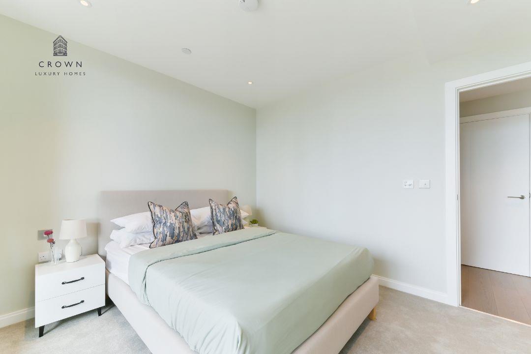 Flat Kennington Lane in Greater London