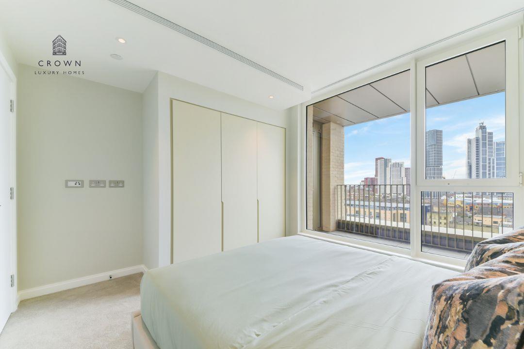 Flat Kennington Lane in Greater London