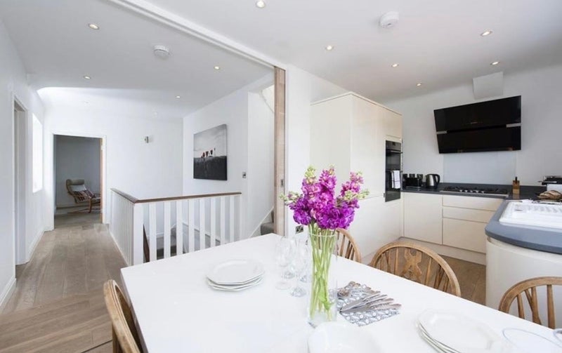 Room Ellerton Road in Greater London