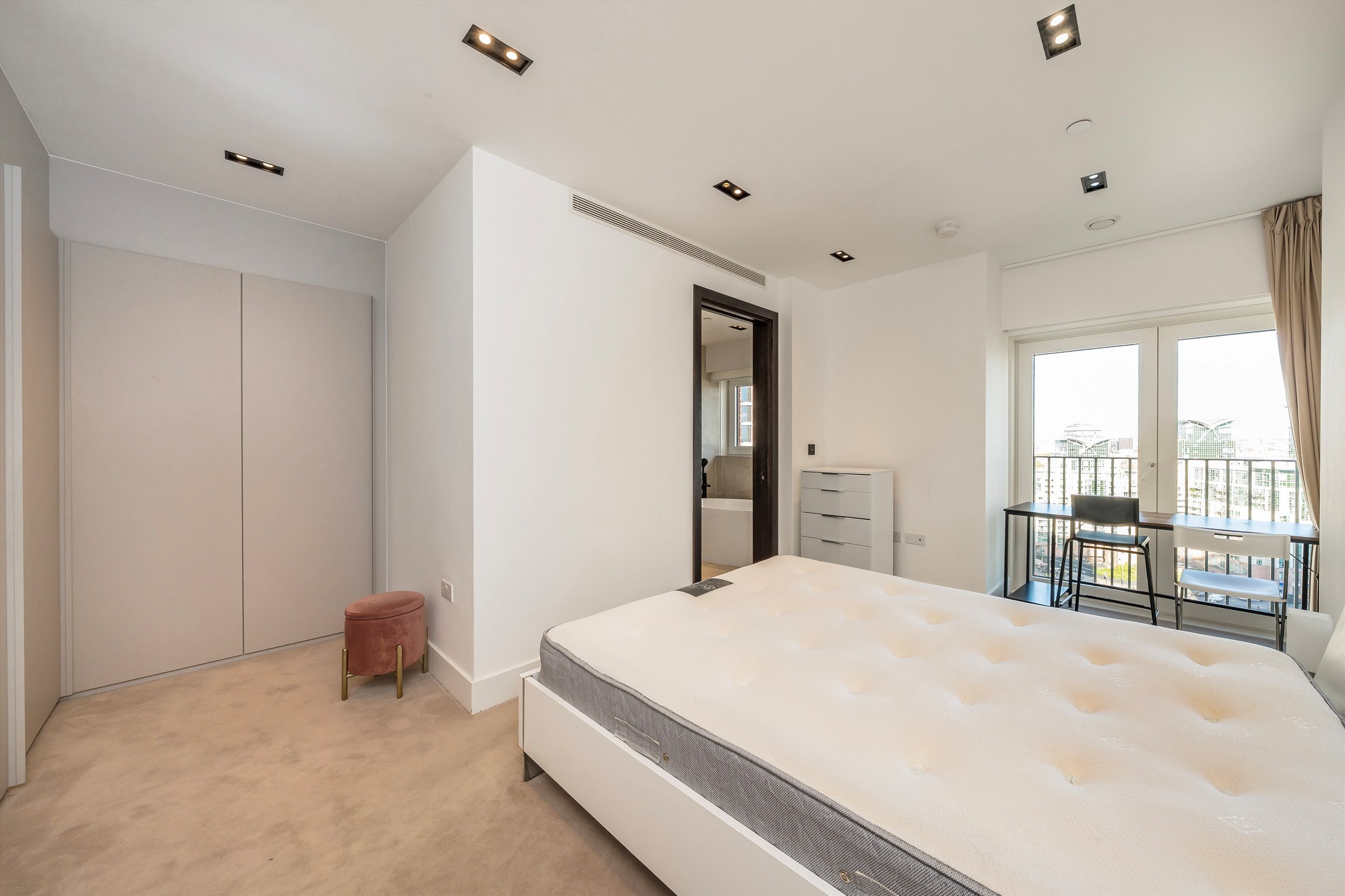 Flat Exchange Gardens in Greater London