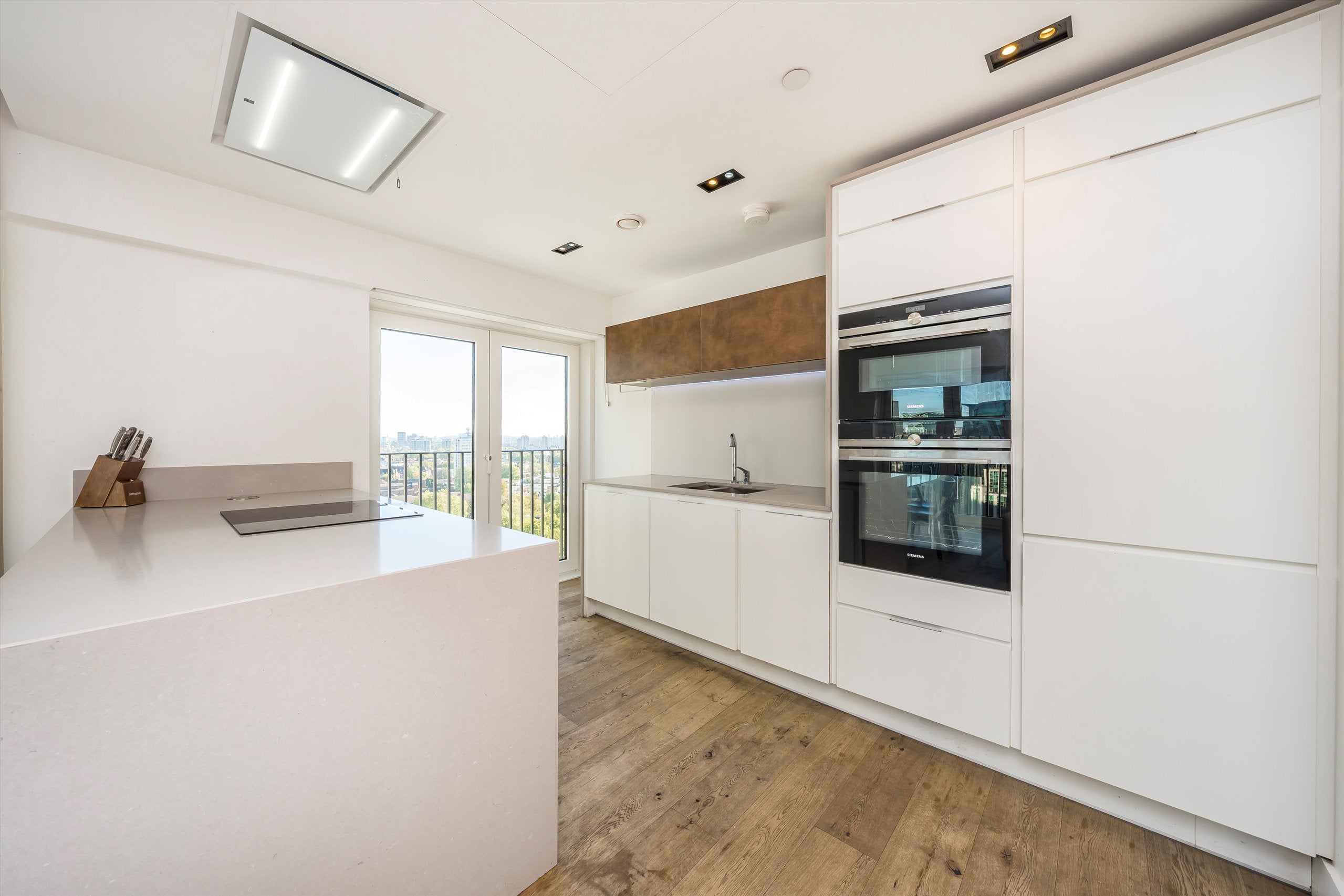 Flat Exchange Gardens in Greater London