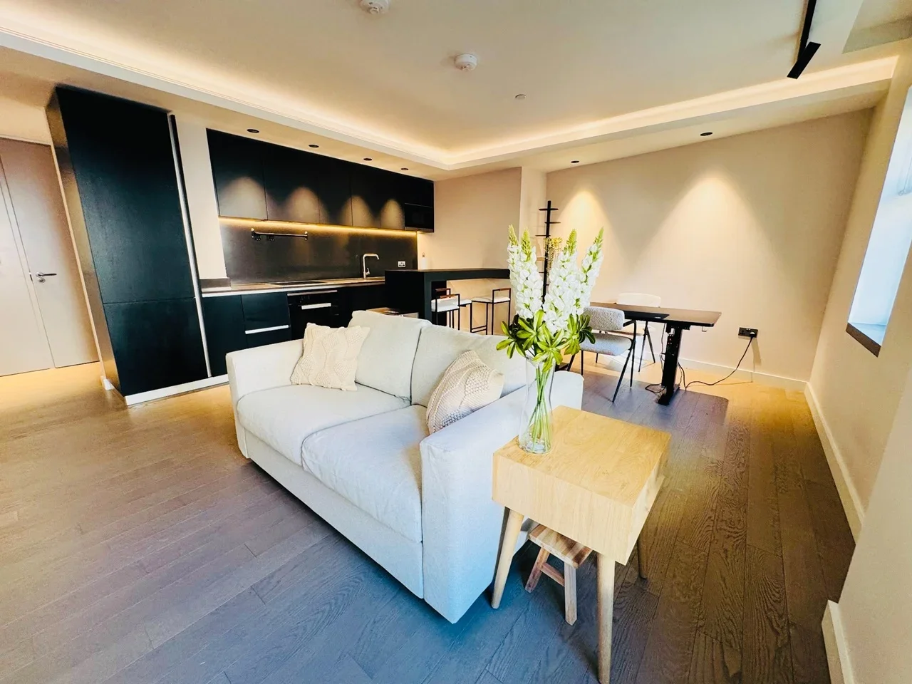 Flat Parker Street in Greater London