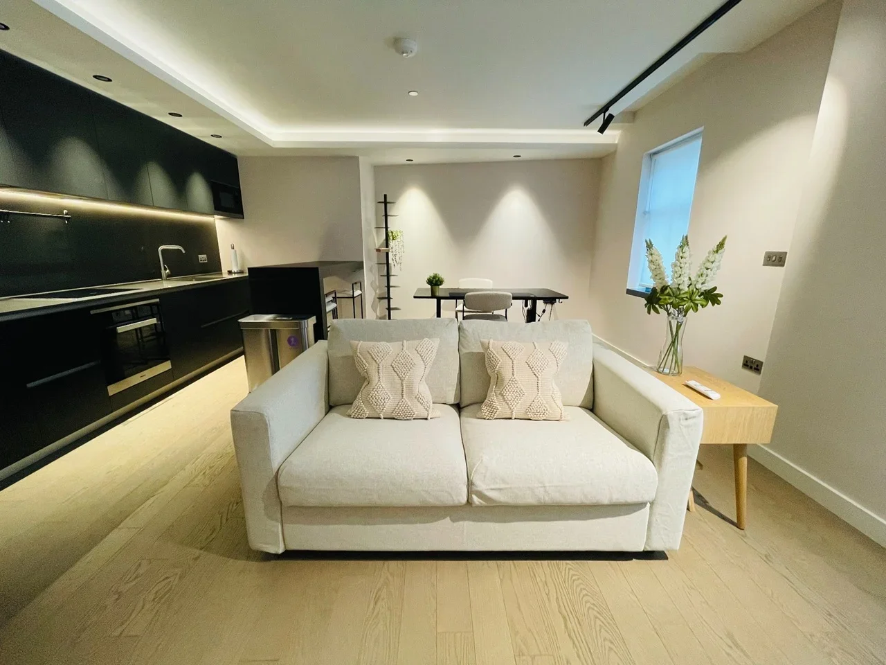 Flat Parker Street in Greater London