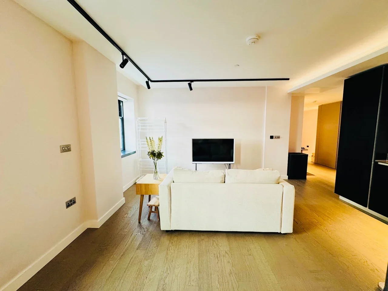 Flat Parker Street in Greater London