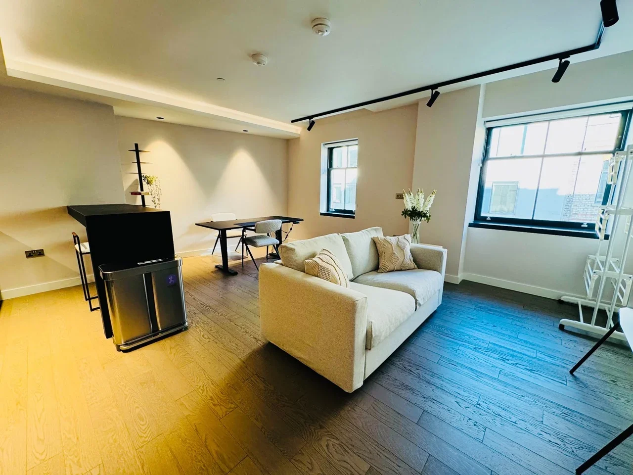 Flat Parker Street in Greater London
