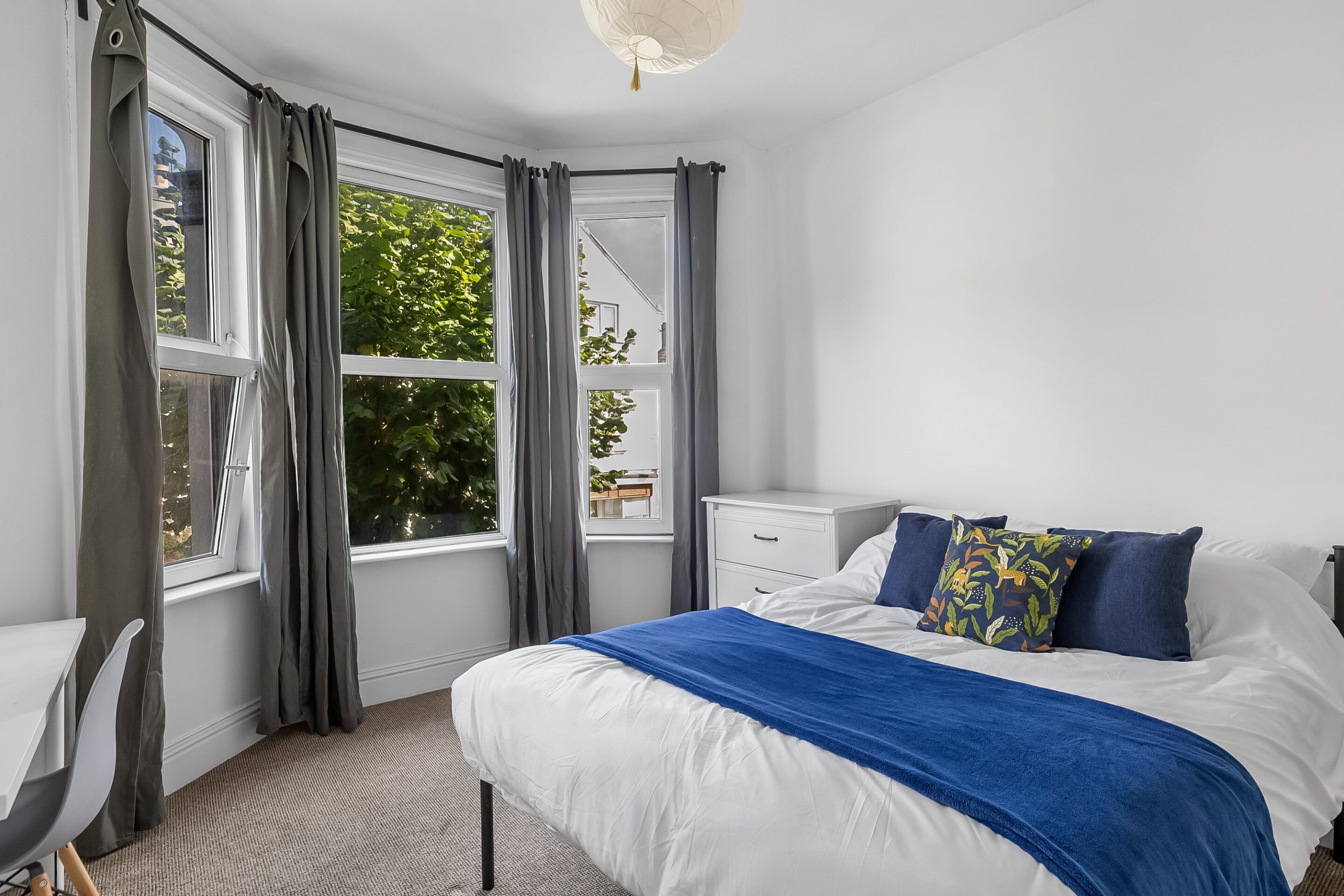 Room Seymour Avenue in Plymouth