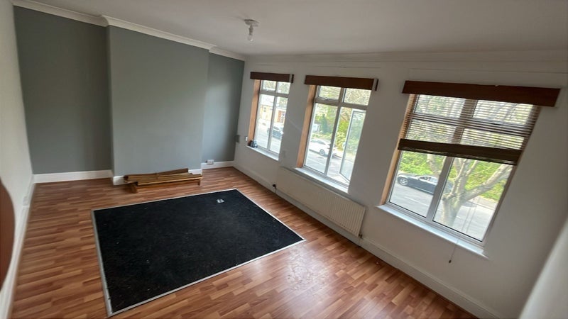 Room Windsor Drive in Greater London