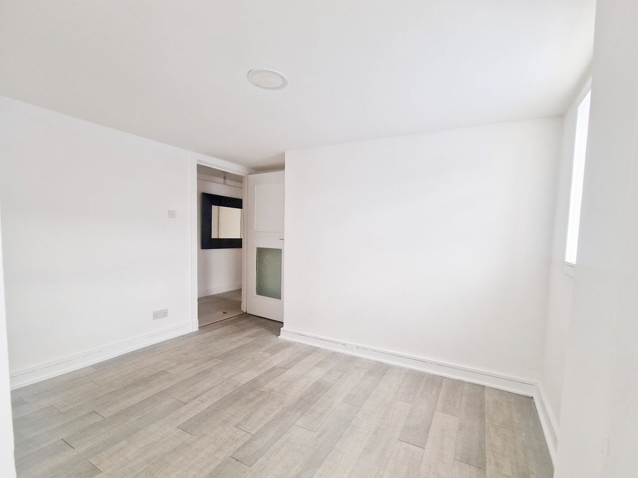 Flat Derby Road in Greater London