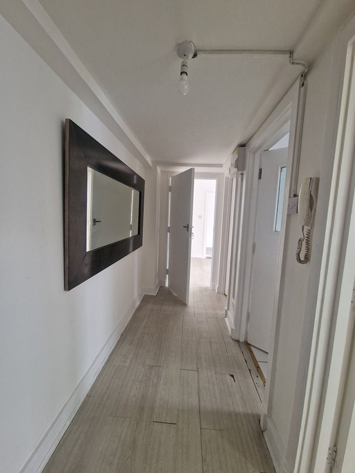 Flat Derby Road in Greater London
