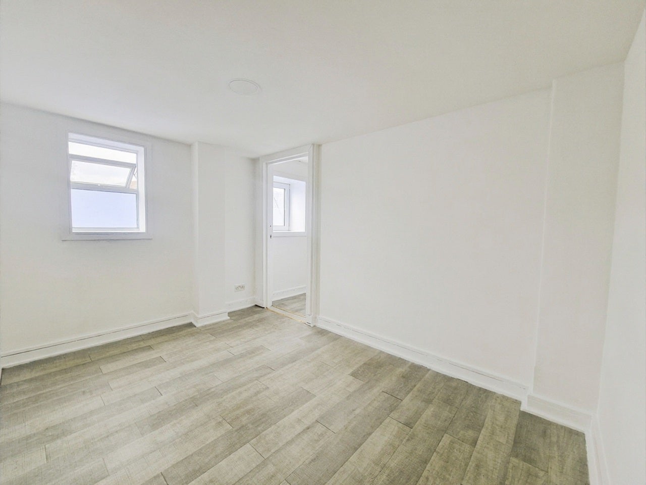 Flat Derby Road in Greater London