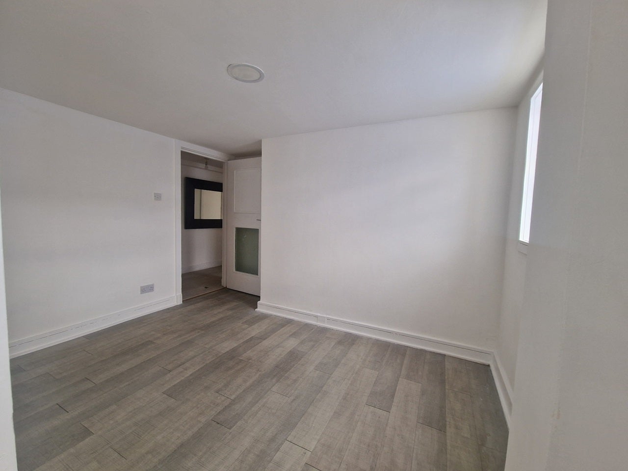 Flat Derby Road in Greater London