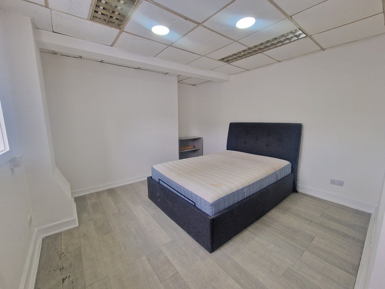 Flat Derby Road in Greater London