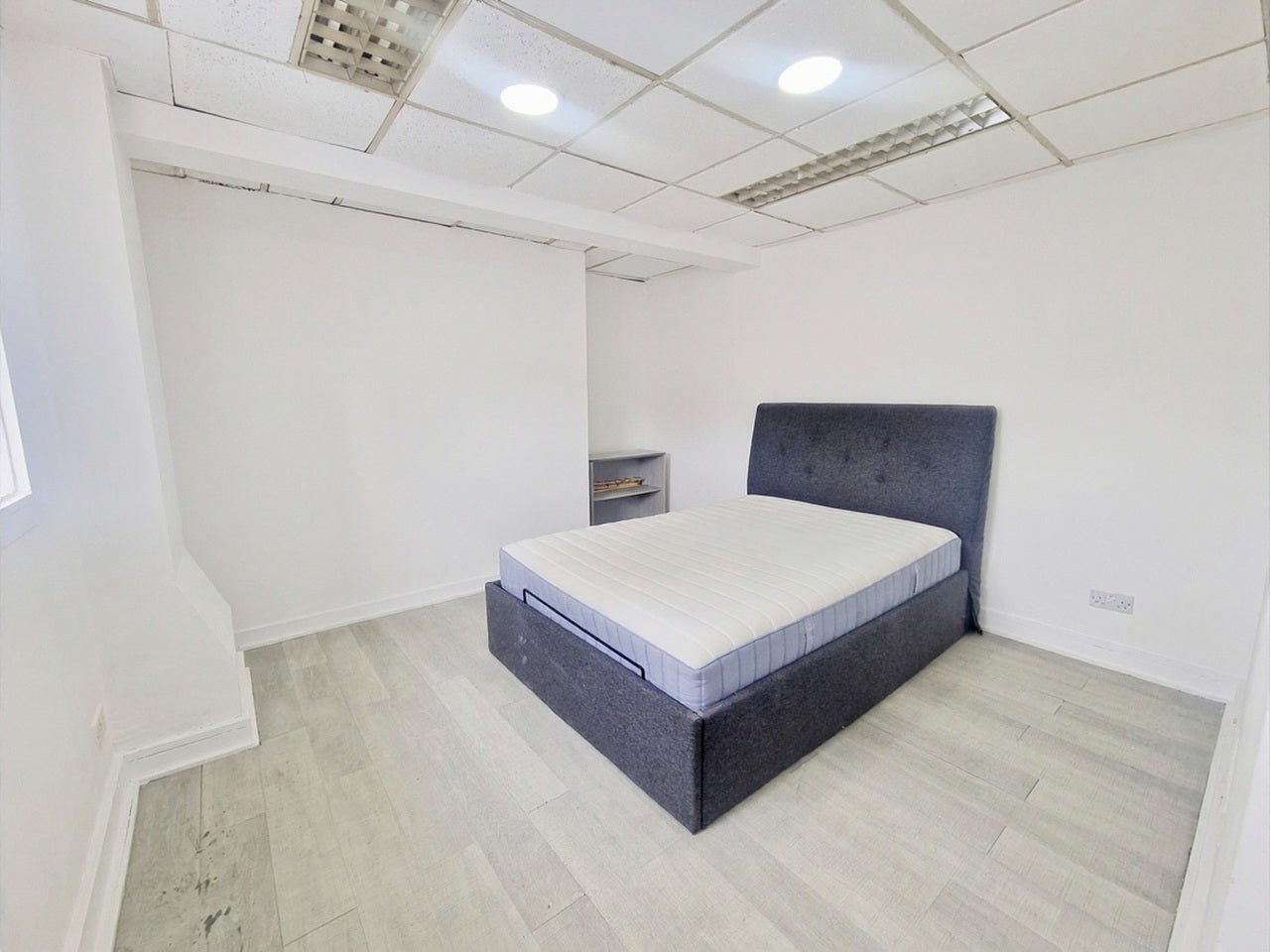 Flat Derby Road in Greater London