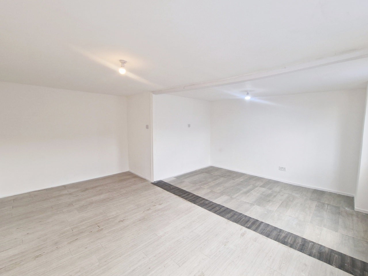 Flat Derby Road in Greater London