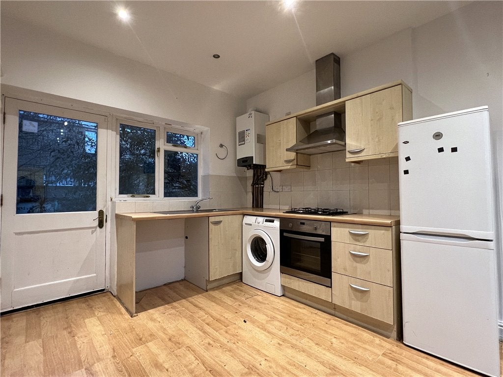 Flat Northfield Avenue in Greater London
