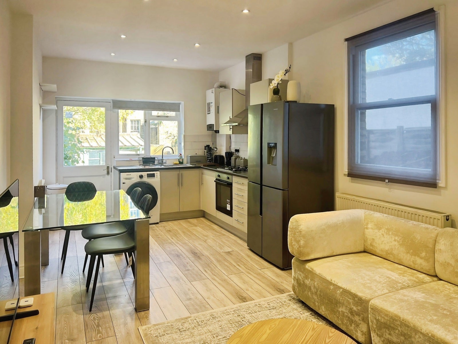 Flat Northfield Avenue in Greater London