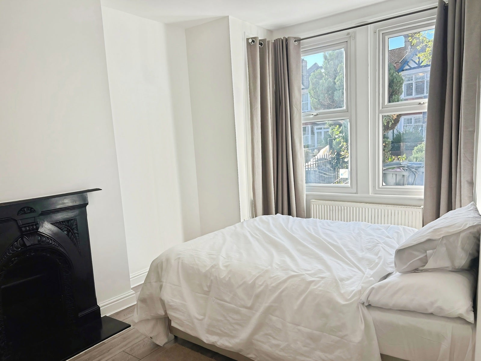 Flat Northfield Avenue in Greater London