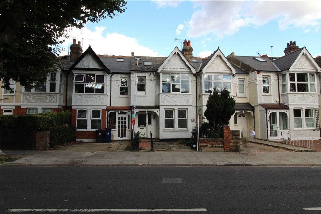 Flat Northfield Avenue in Greater London