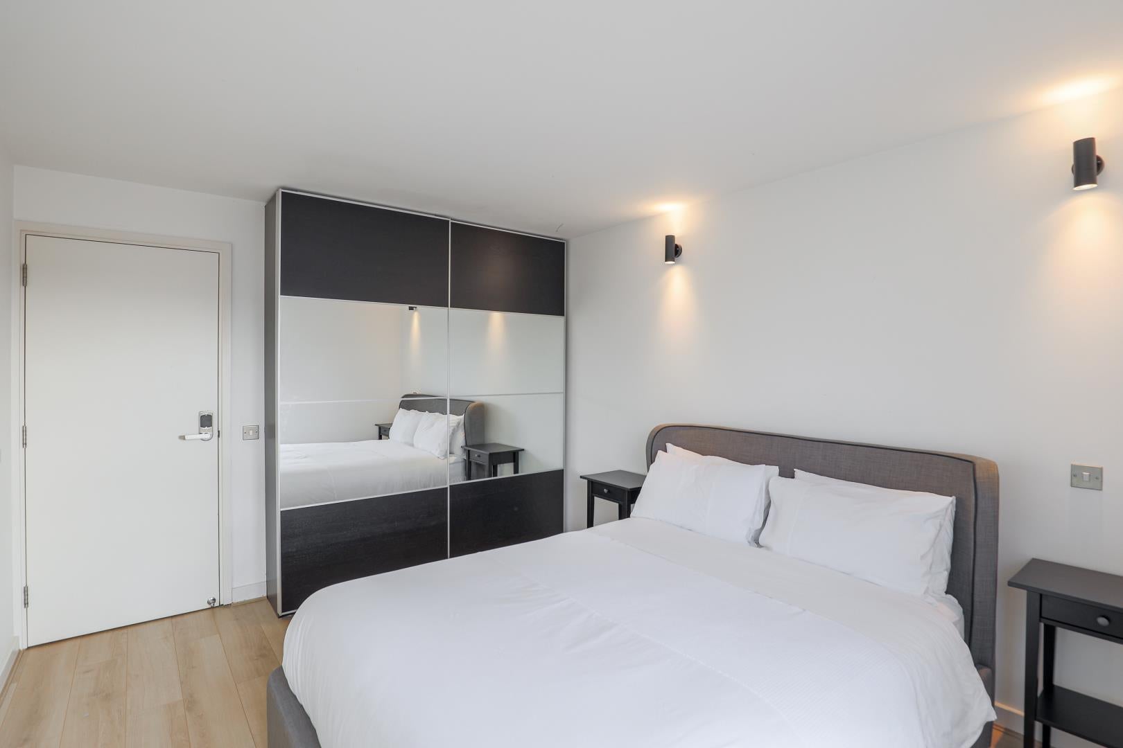 Flat West Parkside in Greater London