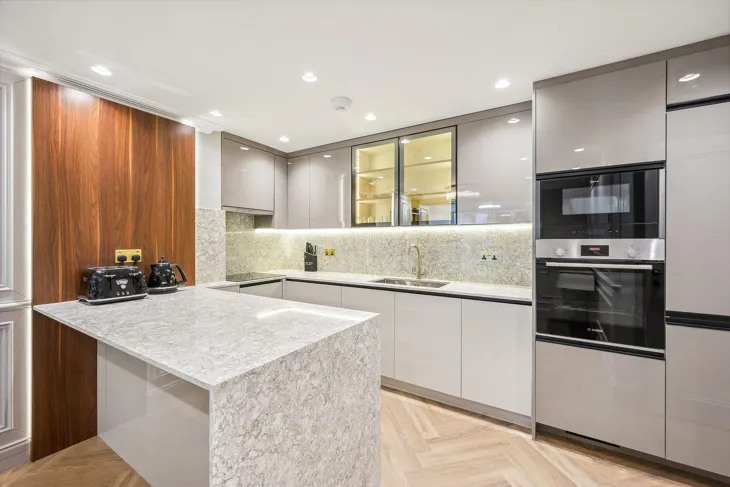 Flat Royal Crescent in Greater London