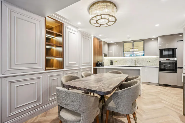 Flat Royal Crescent in Greater London