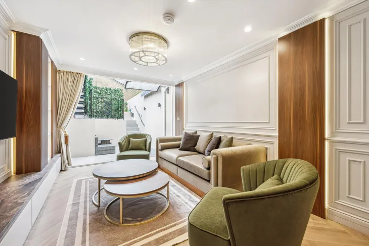 Flat Royal Crescent in Greater London