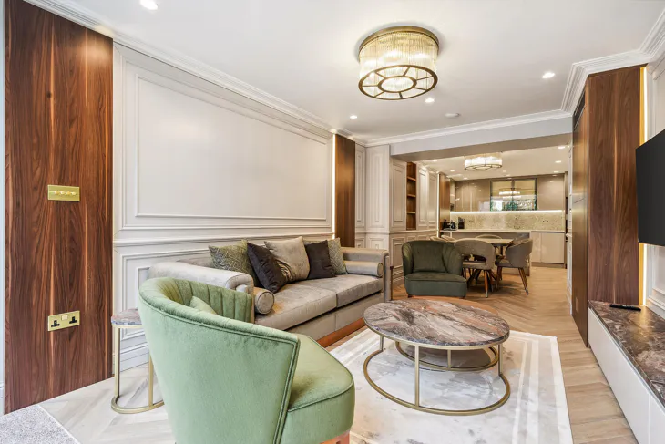 Flat Royal Crescent in Greater London