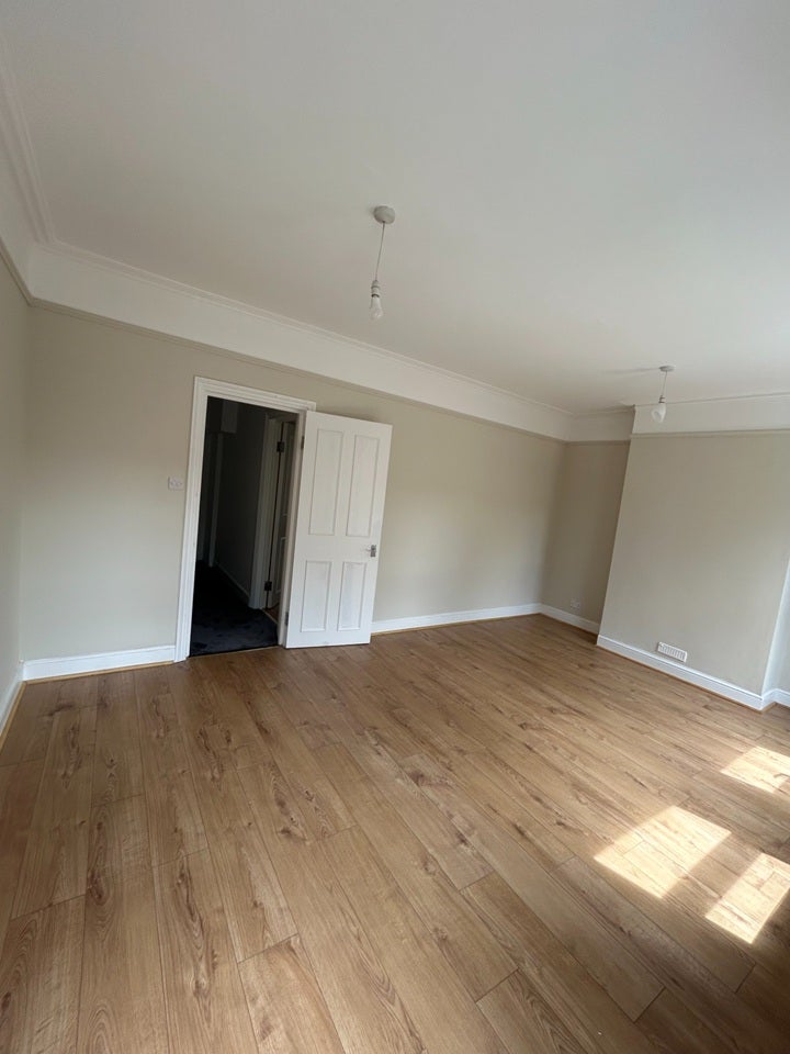 Flat Hawarden Road in Greater London