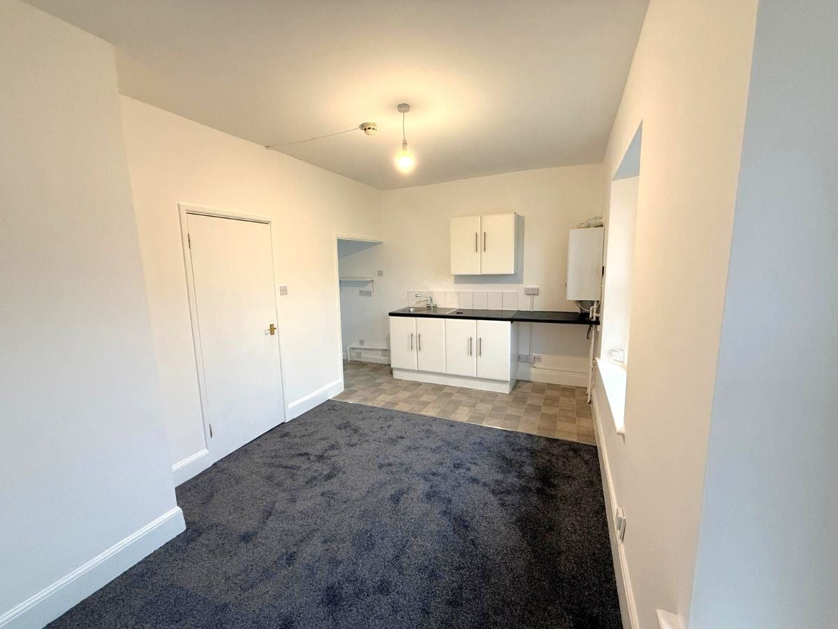 Flat Baker Street in Weston-super-Mare