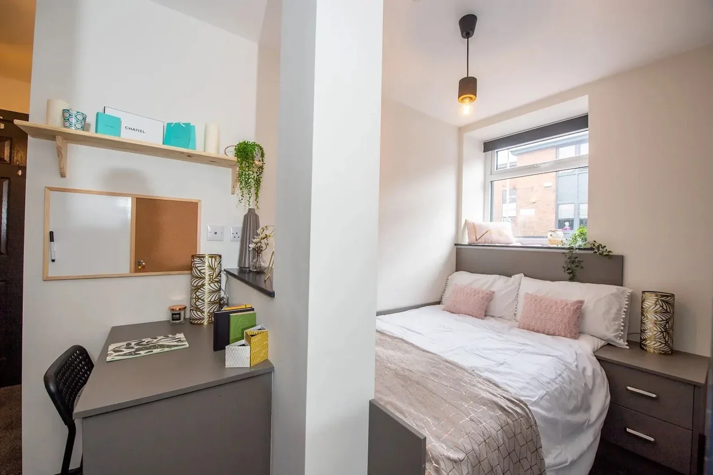 Room Seel Street in Liverpool