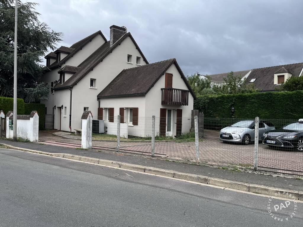 Flat Place de la Gare in Domont