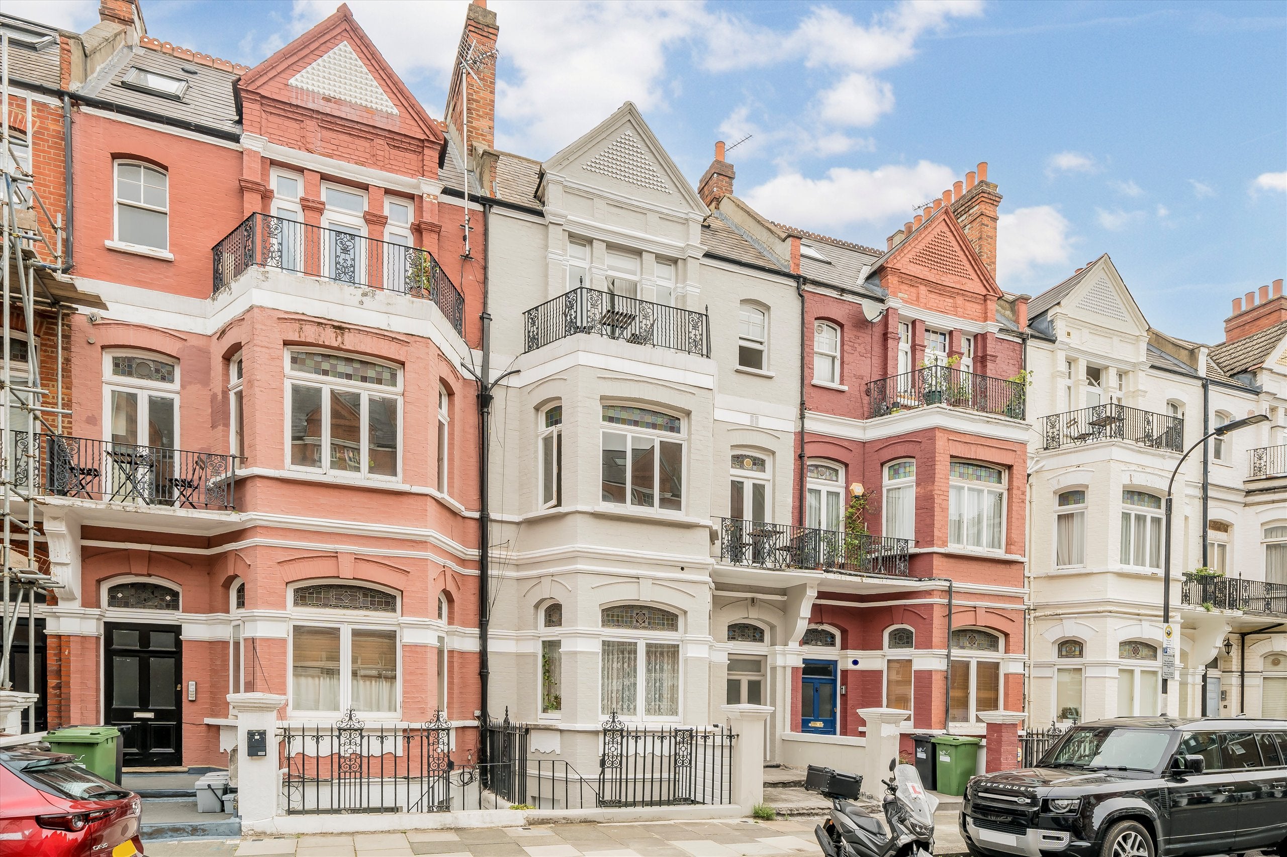Flat Castletown Road in Greater London