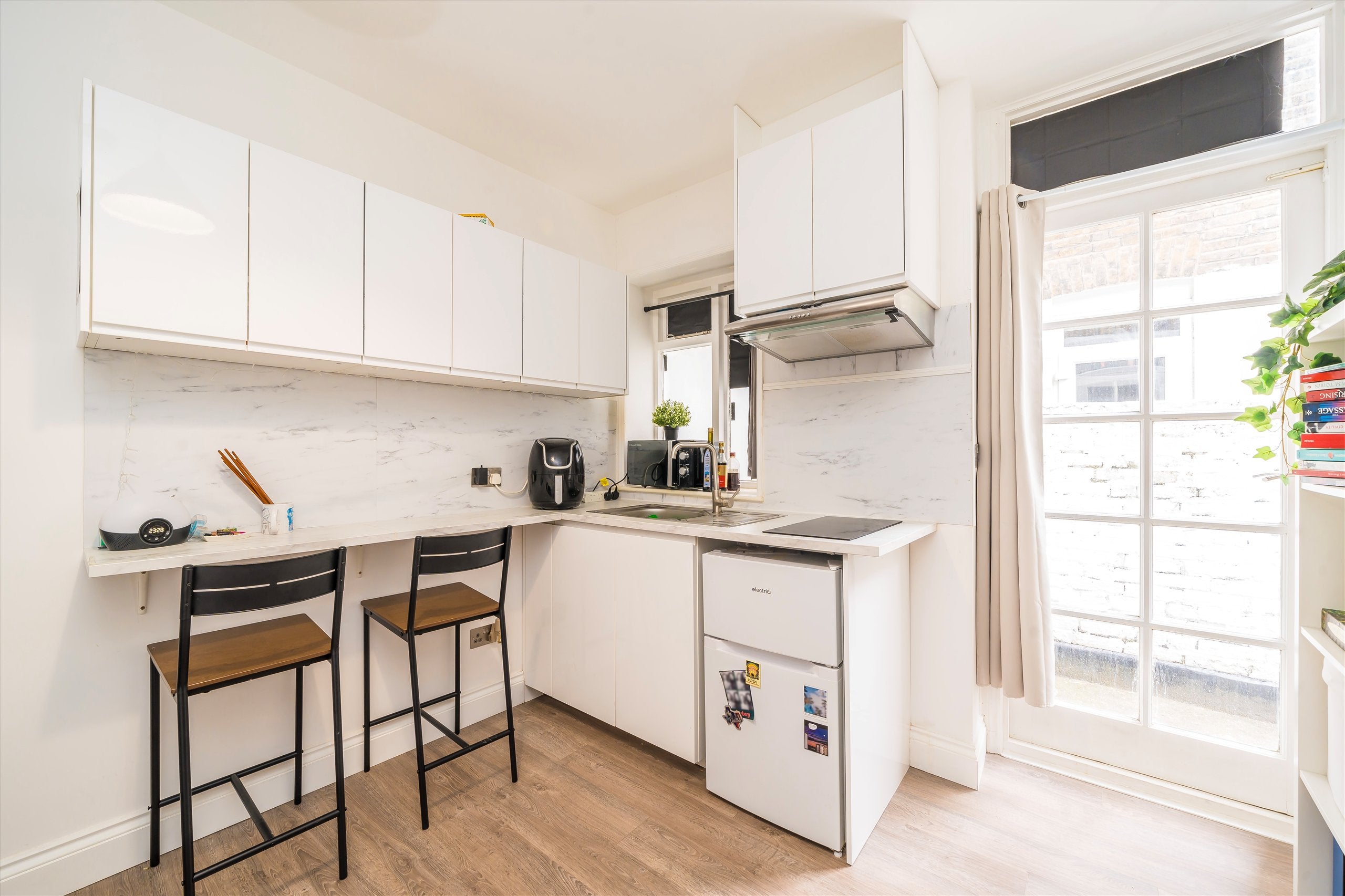 Flat Castletown Road in Greater London