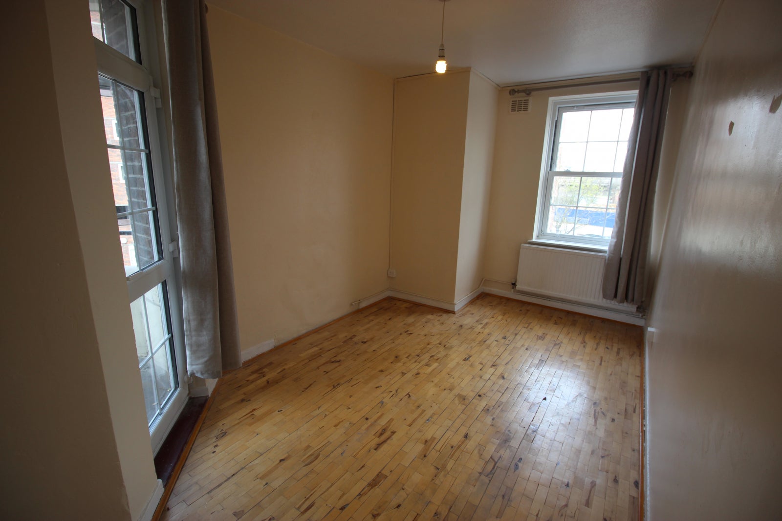 Flat Ratcliffe Lane in Greater London