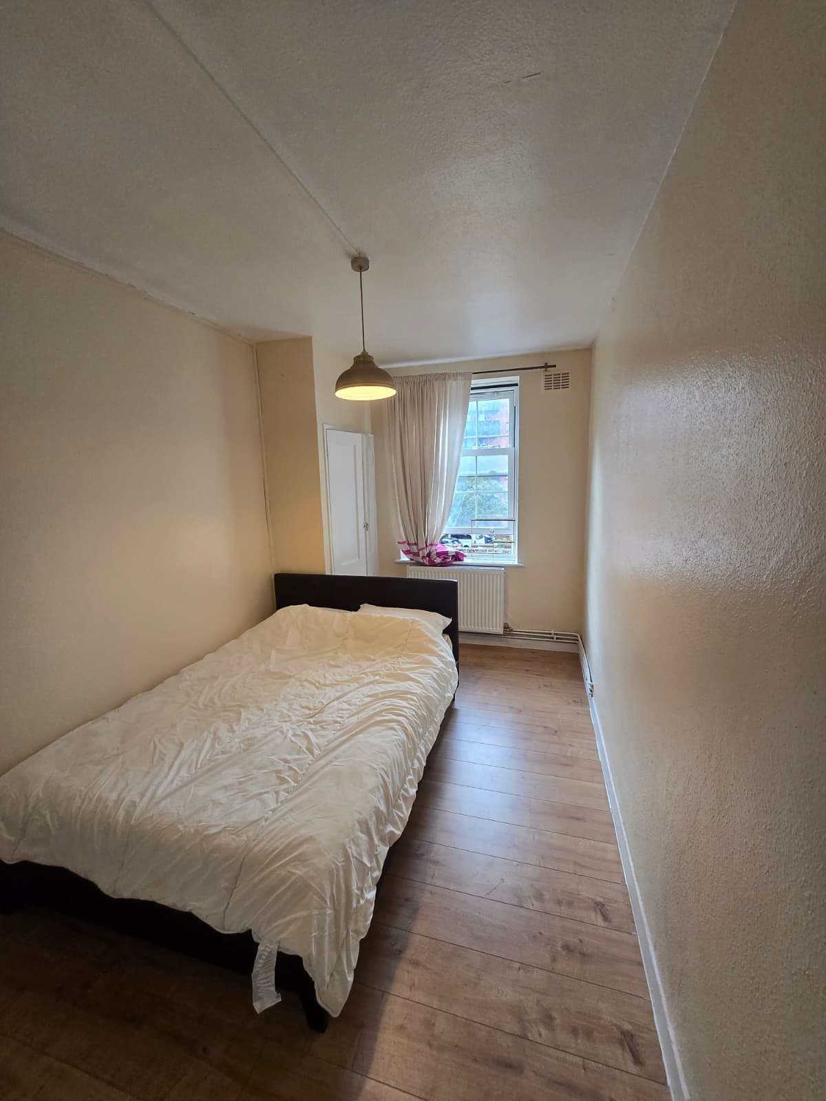 Flat Ratcliffe Lane in Greater London