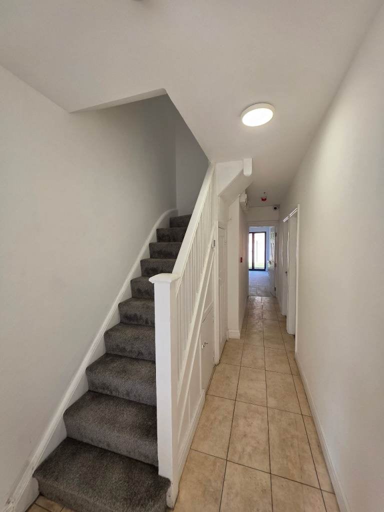 Flat Bideford Avenue in Greater London
