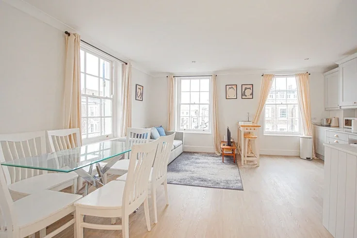 Flat Clarendon Street in City of Westminster