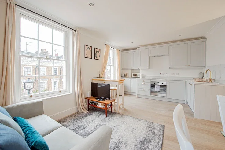 Flat Clarendon Street in City of Westminster