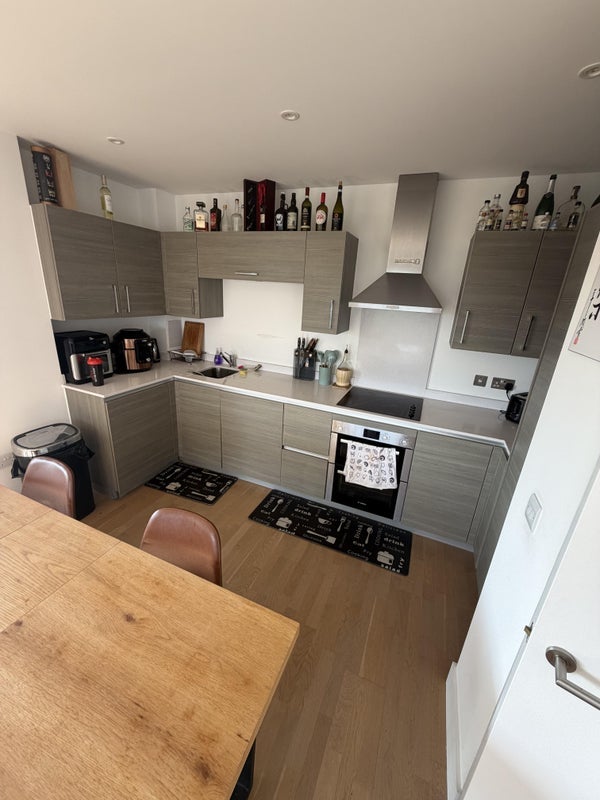Room Elsa Street in Greater London