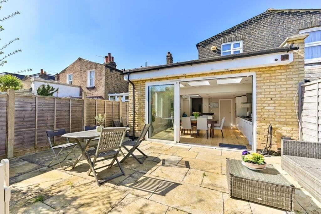 House Manor Road in Greater London