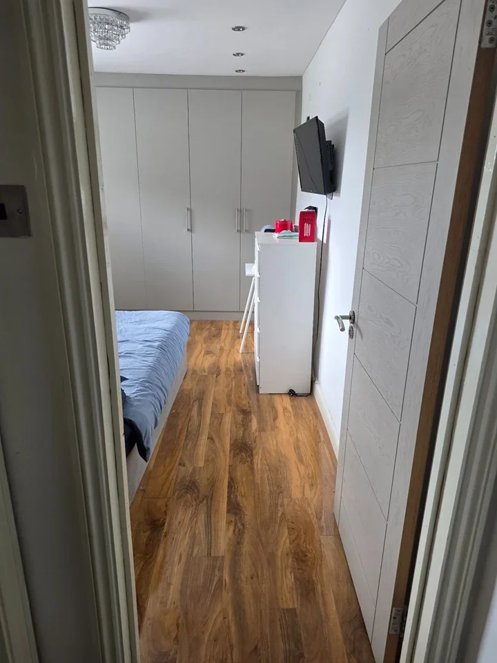 Room Copeland Road in Greater London